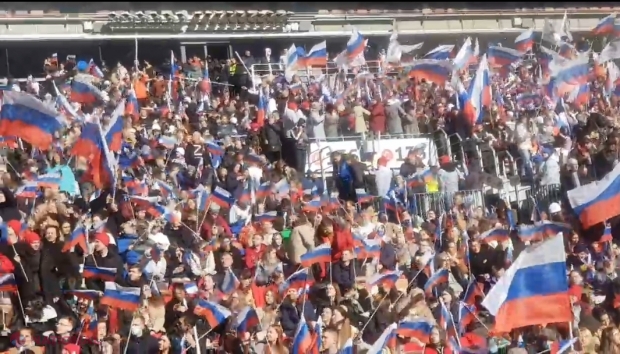 Rușii au fost aduși cu JAPCA la mitingul pro-RĂZBOI organizat la comanda lui Putin. Cum a fost umplut stadionul pe care și-a ținut liderul de la Kremlin discursul întrerupt de televiziunea de stat