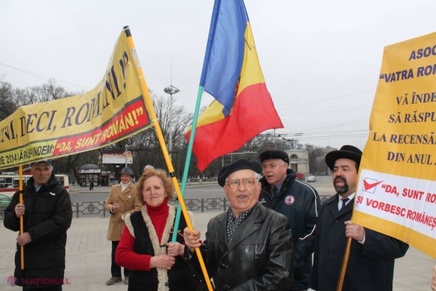 FOTO // Jerbe și cântece patriotice în fața monumentului lui Ștefan cel Mare și Sfânt de Ziua Unirii