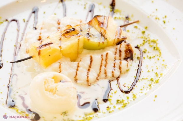 REȚETĂ // Budincă din orez cu mango caramelizat, lime şi cocos
