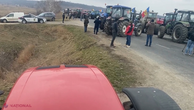 VIDEO // HAOS total la Vama Leușeni. Fermierii au BLOCAT și astăzi drumul către PTF Leușeni - Albița. Aceștia nu sunt mulțumiți de explicațiile ministrului Vladimir Bolea. „Trebuie să discutăm cu soluțiile pe masă, pentru că ele sunt”