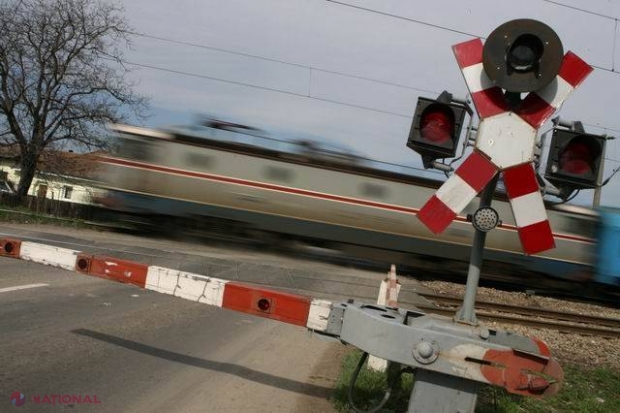  ACCIDENT pe calea ferată. Tânără din capitală, LOVITĂ în plin de un tren