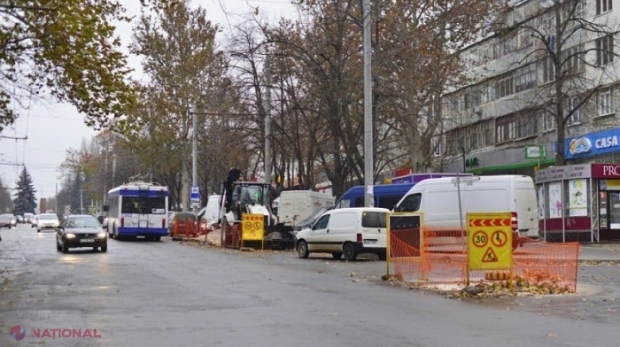 ATENȚIE! O stradă importantă de la Buiucani, ÎNCHISĂ pentru trafic timp de o lună: Numeroase rute de troleibuz, microbuz și autobuz își SCHIMBĂ itinerarul  