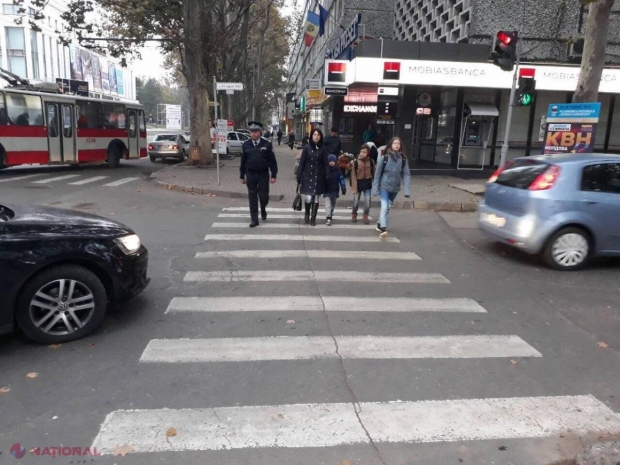 GALERIE FOTO // Polițiștii, tot mai prezenți la intersecțiile PERICULOASE pentru a asigura siguranța pietonilor