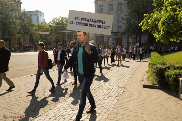 FOTO // Marș al SOLIDARITĂȚII presei, astăzi, la Chișinău. Candu propune „dialog constructiv”