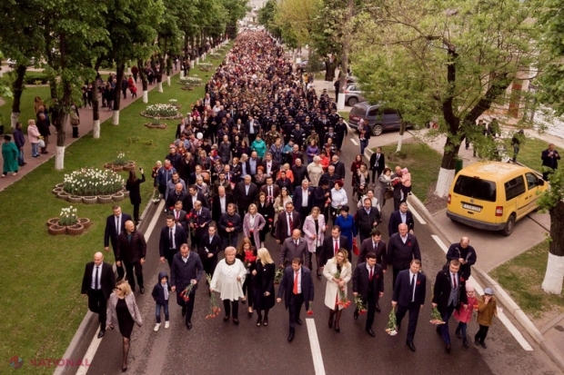 FOTO // Marș consacrat „Zilei Victoriei” la Orhei. „În jur de 4 000 de oameni au participat la manifestația organizată de Primăria Orhei”
