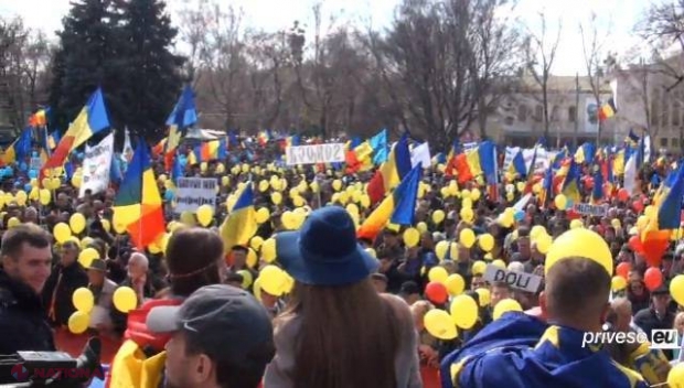 VIDEO // Cel mai mare marș unionist în Chișinău. S-a dat start UNIRII