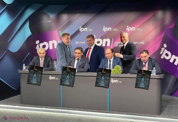 FOTO // Fotografii amuzante, distribuite de internauți, cu cei patru lideri care au creat blocul „Alternativa”: Cu Platon, Plahotniuc și Șor în spate și cu mai multe „kulioace” în față
