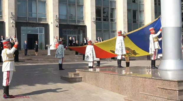 VIDEO // Onor la TRICOLOR, de Ziua Drapelului de Stat! Maia Sandu: „Avem nevoie de consolidarea noastră a tuturor în jurul acestui simbol, care este un însemn al nostru comun de europenitate și latinitate, de istorie”