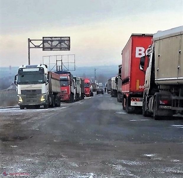 Trafic îngreunat la două puncte de trecere a frontierei moldo-române, dinspre R. Moldova: Singurul punct de trecere recomandat transportatorilor de mărfuri