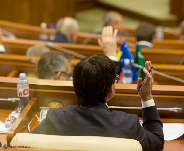 Parlamentul are CINCI deputați noi. Fracțiunea lui Voronin devine mai numeroasă