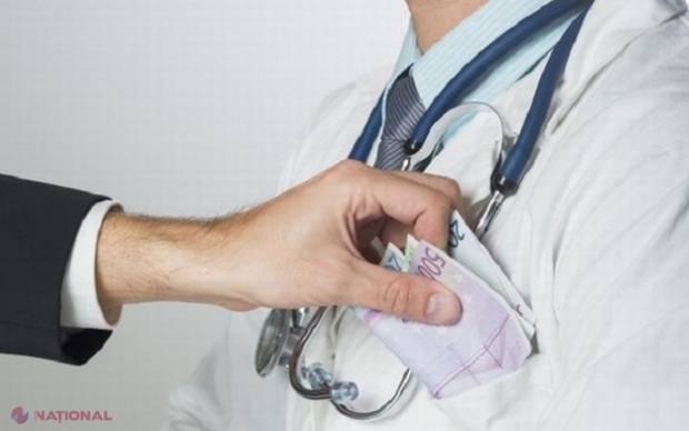 CORUPȚIA, printre cele mai mari probleme ale R. Moldova: Cel mai des, cetățenii oferă MITĂ medicilor, polițiștilor și profesorilor