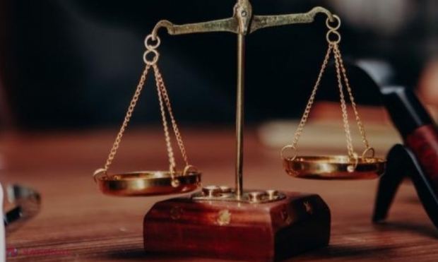 Două mame au plătit 20 000 de euro unui bărbat, care le-a promis să le scoată fiii de la închisoare: Pentru că acesta nu şi-a ţinut promisiunea, l-au denunţat