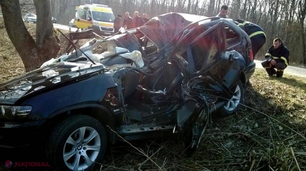 Accident grav la Dondușeni. Șoferul a decedat pe loc, iar din BMW-ul de lux nu s-a ales nimic