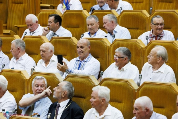 Zeci de deputați ai primului Parlament au revenit, după 32 de ani, în sala în care au votat Declarația de Independență a R. Moldova