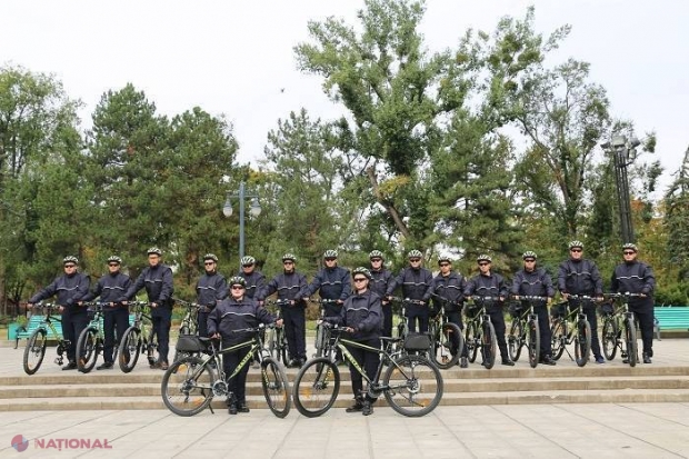 FOTO // În R. Moldova ca în SUA: Polițiști pe BICICLETE