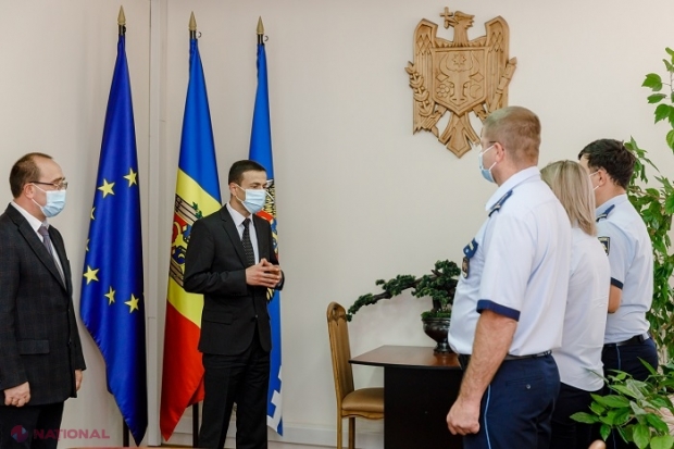 Cei patru vameși care au descoperit cea mai mare captură de țigări de contrabandă din ultimii patru ani, PREMIAȚI cu medalii și bani