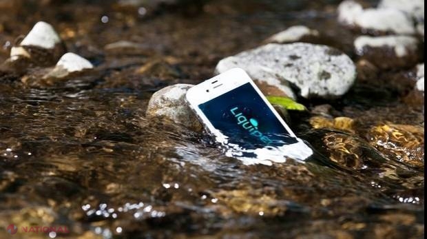 Şi-a scăpat telefonul în râu. După zece zile a început nebunia  