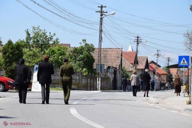 Satul din România FĂRĂ cârciumi. De ce nu vor sătenii să PETREACĂ?