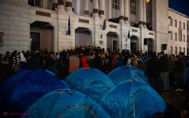 UPDATE, FOTO, VIDEO // 300 de CORTURI în fața PG. Poliția a identificat un grup de persoane DUBIOASE, care ar fi venit la PROTESTUL organizat de Partidul „ȘOR” „pentru a intra în ALTERCAȚII cu organele de forță”: Revendicările protestatarilor