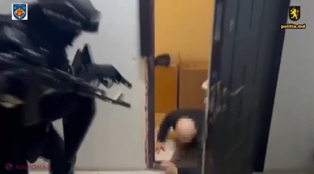 VIDEO // Un bărbat a fost bătut măr și amenințat cu MOARTEA, după ce ar fi refuzat să-i facă pe plac unui „prieten”. Suspectul a fost luat pe sus de mascații de la „Fulger”
