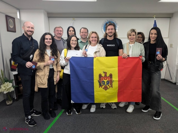 FOTO, VIDEO // Primele VOTURI la prezidențiale au fost exprimate la 8 500 km de R. Moldova, în Japonia: ,,Suntem bucuroși că am fost primii și credem că ar fi bine ca toți moldovenii să se obișnuiască să fim primii. Hai, Moldova, ieși la vot!
