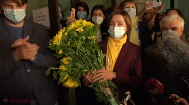 VIDEO // La sediul PAS se sărbătorește VICTORIA. Mulțimea scandează „Maia Sandu PREȘEDINTE”