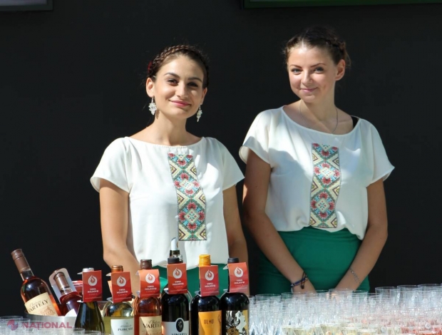 FOTO // Producătorii autohtoni de la ExpoMilano 2015 INVITĂ turiștii la „Ziua Națională a Vinului”