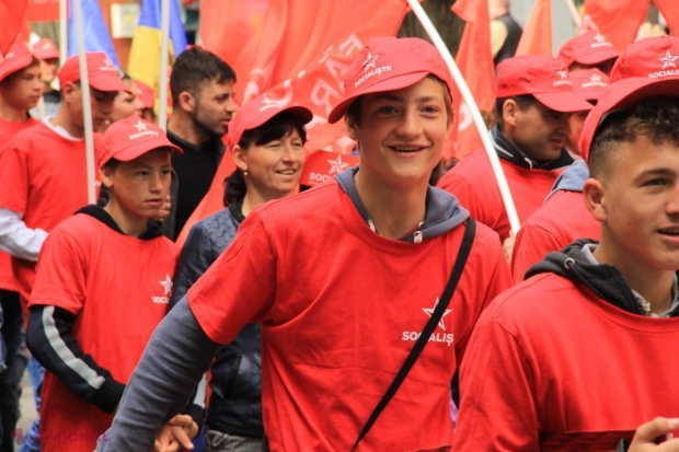 Reportaj FOTO // Oamenii muncii lui Igor Dodon: „Dacă nu-mi dă chepcă, nu mă duc la marș”