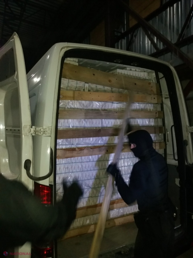 Patru persoane REȚINUTE, după ce au fost găsite într-un depozit de la frontiera cu România: Sute de mii de pachete de țigări în valoare de jumătate de MILION de euro, pregătite pentru a fi duse, prin contrabandă, în Uniunea Europeană