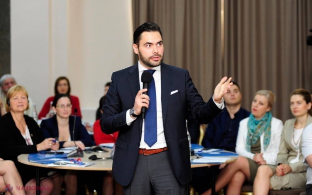 FOTO // Viceministrul de la Externe care RENUNȚĂ la pașaportul diplomatic