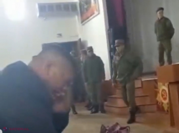 VIDEO // Rușii mobilizați de Putin, UMILIȚI într-un centru de recrutare rusesc: „Gata cu joaca! Toți sunteți militari acum! De ce urlați ca femeile?”