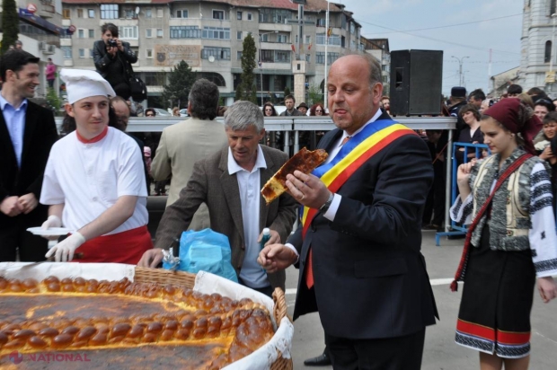 A ajuns în Cartea Recordurilor! Cea MAI MARE PASCĂ din lume a fost realizată în Moldova