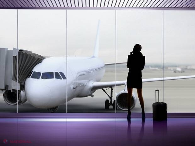 O companie aeriană INTERZICE accesul pasagerilor care sunt îmbrăcaţi în colanţi