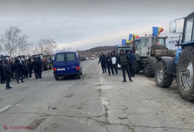 UPDATE, VIDEO // Fermierii au DEBLOCAT temporar drumul spre PTF Leușeni – Albița pentru AUTOCARE și autoturisme. Cetățenii sunt îndemnați să aleagă din timp PTF Sculeni, PTF Costești sau PTF Leova-Bumbăta