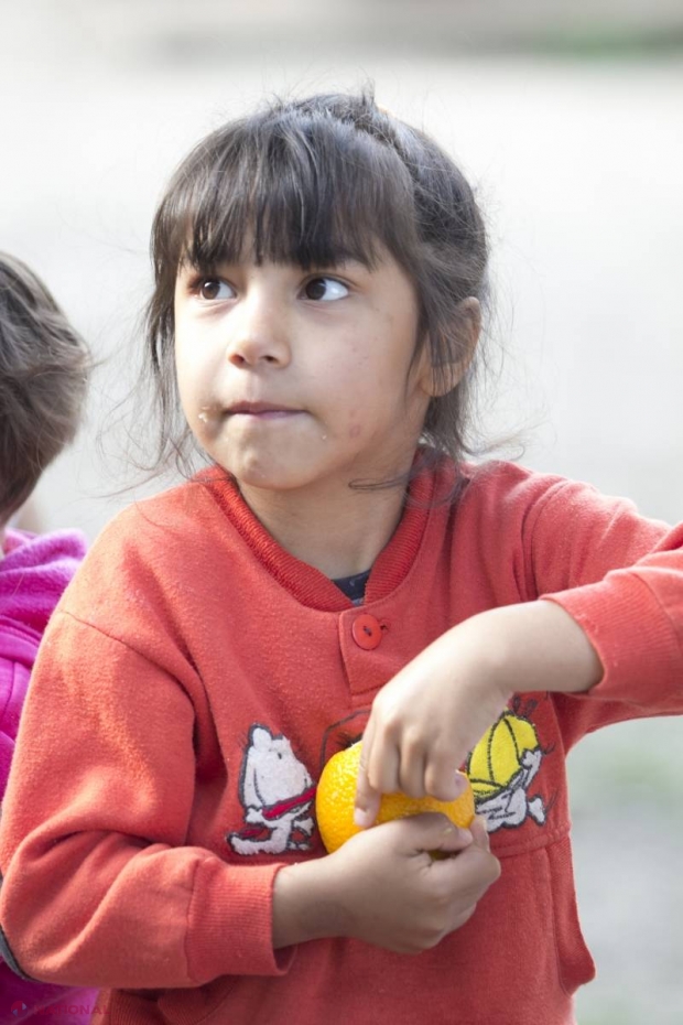 „Mămica este acasă, nu știu de ce nu mă ia și pe mine”