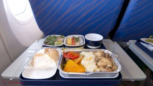Singurele două ALIMENTE pe care ar trebui să le mănânci în timpul călătoriei cu avionul