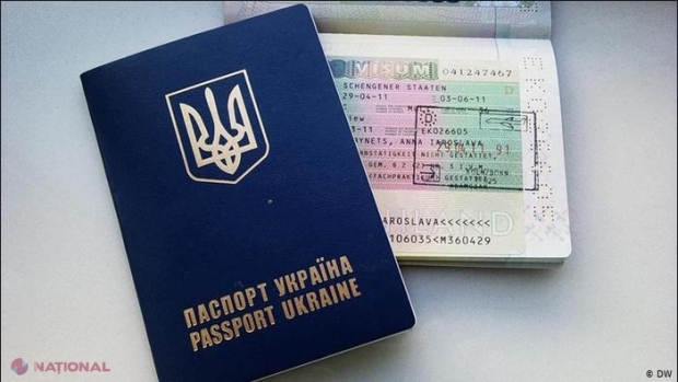 VIDEO // Pașapoarte ucrainești pentru infractori moldoveni! Un angajat al ASP și altul de la VAMĂ, implicați în schemă: Îți indicau „mame și tați” din Ucraina pentru a putea primi ilegal cetățenia acestui stat