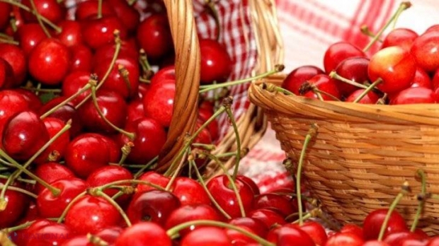 CURIOS // Ce înseamnă când visezi cireşe?