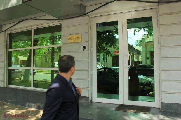 Cine „OCHEȘTE” piața asigurărilor „Carte Verde”?