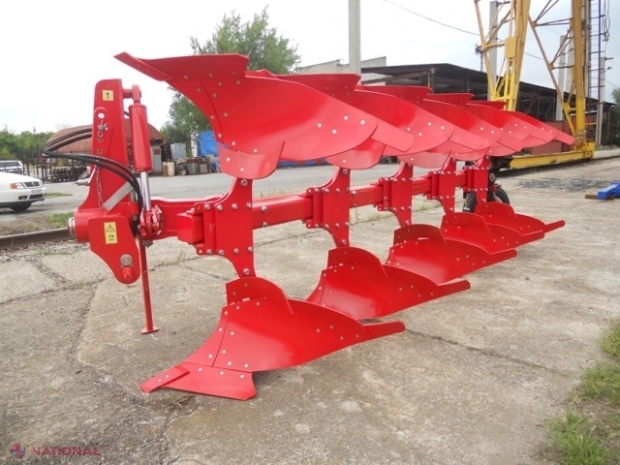 Ne batem joc de agricultori? Atitudine SFIDĂTOARE la un magazin specializat, când o familie a vrut să cumpere un plug și o stropitoare 