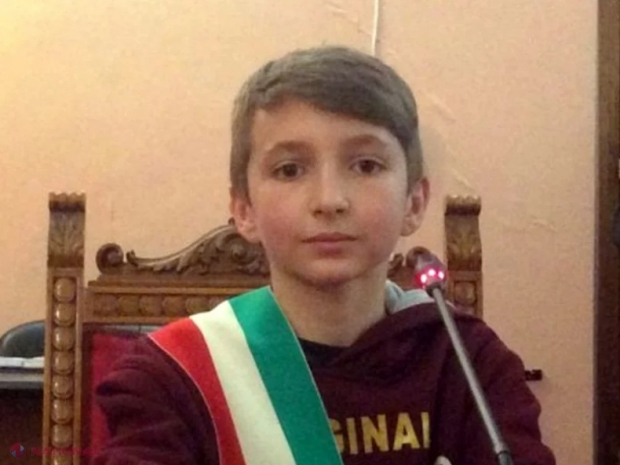 Un băiețel român este noul primar junior al unei localități din Italia. Robert are doar 12 ani