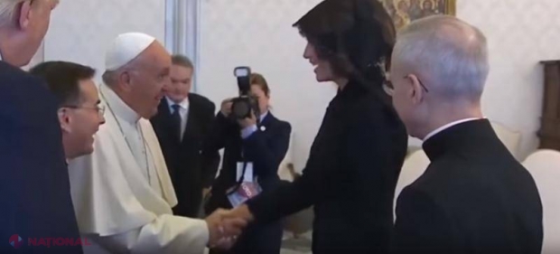 VIDEO // Melania Trump a glumit cu Papa. Ce a răspuns la întrebarea „Ce îi dați să mănânce”