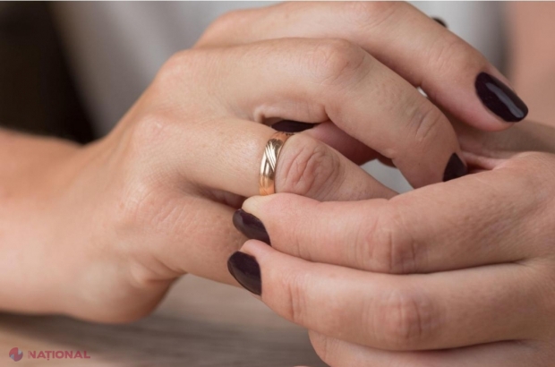 O femeie a divorţat de 11 ori de soţul ei. A 12-a oară până şi judecătorul s-a plictisit şi nu i-a aprobat divorţul: cum a fost posibil