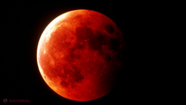 Luna va deveni roşiatică în timpul eclipsei totale din noaptea de duminică spre luni. La ce oră poate fi admirat spectacolul ceresc