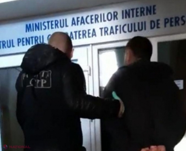 VIDEO // A dus două persoane în Rusia, le-a confiscat actele și le-a impus să cerșească, luându-le toți banii