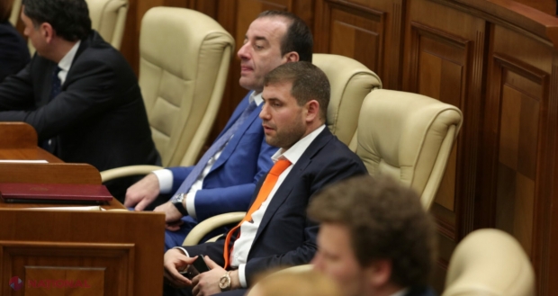 VIDEO // Procurorul general interimar a venit în Parlament. Acesta cere RIDICAREA imunității unui DEPUTAT. Dumitru Robu a formulat NOUĂ cereri în care e vizat parlamentarul