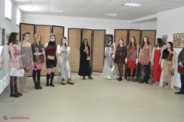 FOTO // Modul ORIGINAL în care elevii din Chișinău au COMEMORAT victimele Holocaustului