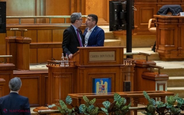 Gest de HULIGAN din partea liderului AUR, George Simion. „Pentru prima oară în istoria parlamentarismului în România, un MINISTRU este agresat fizic în plenul Parlamentului”
