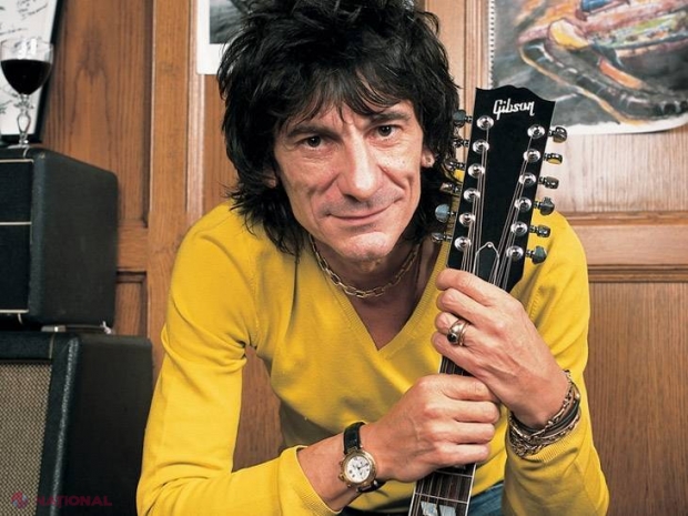Chitaristul „The Rolling Stones” a devenit tată de GEMENE la 68 de ani