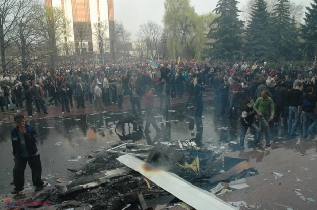 GALERIE FOTO // 7 aprilie 2009, în 20 de imagini. Fotograful Andrei Mardari: „Multe semne de întrebare și niciun răspuns”